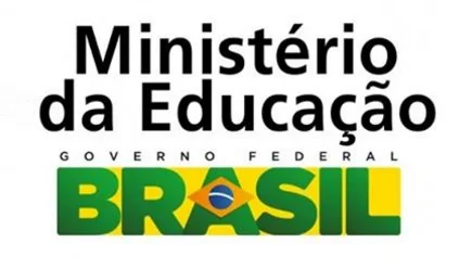 Equipe técnica do NUCAA avaliando acessibilidade de uma instituição de ensino